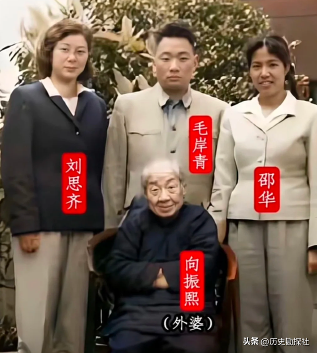 刘思齐有多美？1949年的一张留影	，那年她19岁气质非凡！