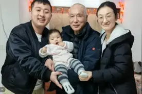 “神仙房东”见证租客恋爱结婚生子 娃娃会说话了喊他“爷爷”图片