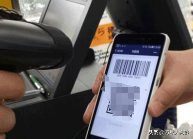 一群没见过世面的老外，到中国瞎拍一通怎么就成了世界流量密码？