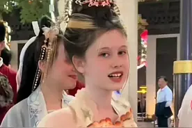 西安杀疯了！外国人突然暴增：欧洲女孩个个穿汉服，老外们太激动图片