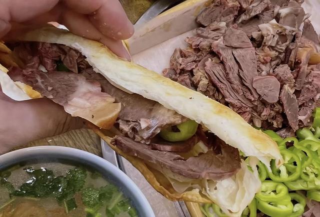 这座火车拉来的牛肉板面城，大多人都没怎么玩过