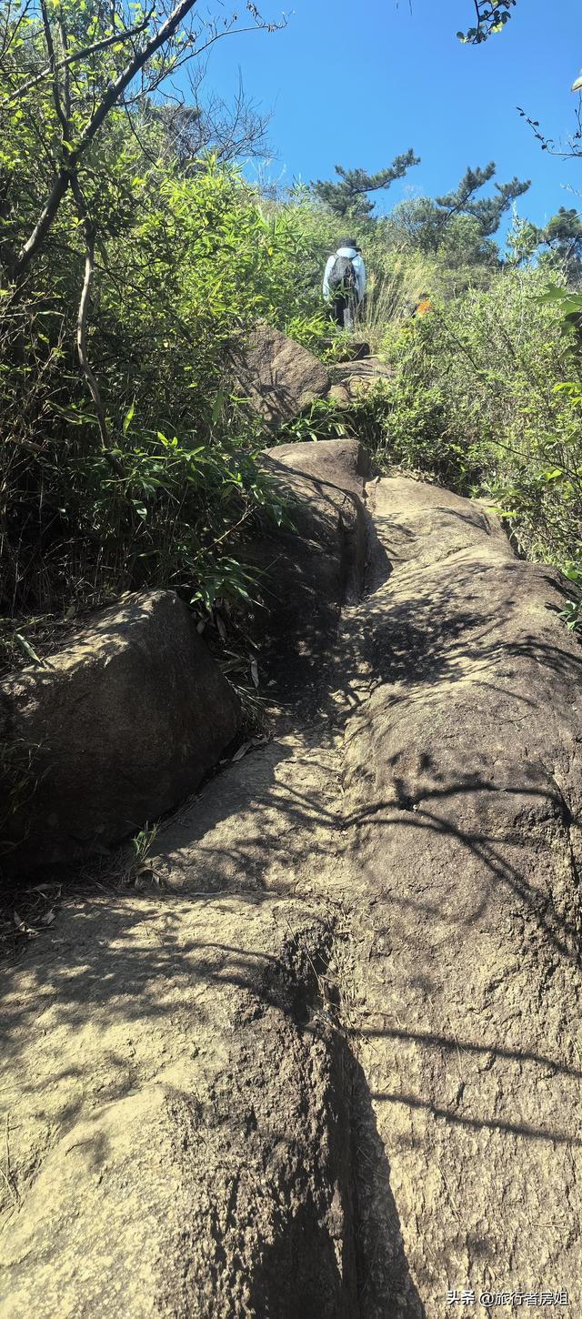 苏州大焦山不高的山峰却走出惊险之感，拍出了大片之作