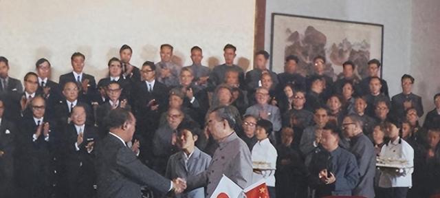 毛主席为何拒绝日本战争赔偿？直到现在才知道，毛主席的良苦用心
