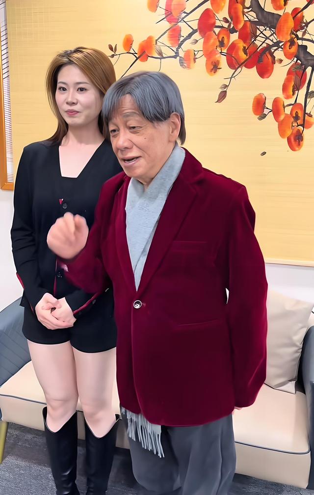 梁小龙去世细节曝光！坚持7小时等亲人赶到，小20岁妻子有苦难言