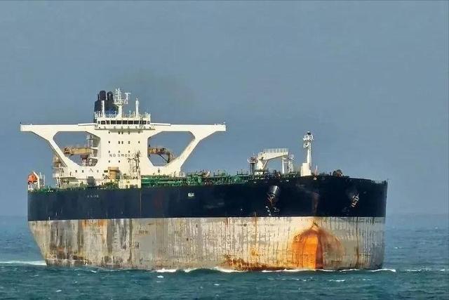 转向了？特朗普主动还油轮	，白宫释放俄公民，美国第一次做出妥协