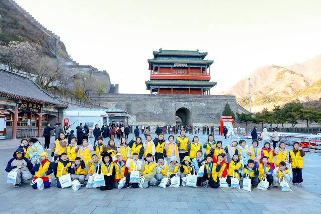 “京彩潮玩全民星运会”长城脚下活力上演，公益体育与文化地标共振共鸣