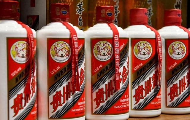 高端白酒降数百元！双节茅台动销增20%，经销商却销量腰斩