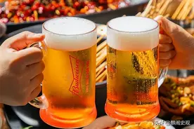 销量一跌再跌，为啥人们不爱喝啤酒了？其中原因残酷却很现实图片