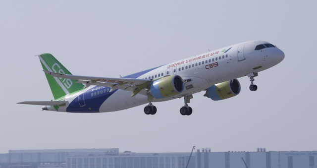 美国网友：我们为何不制裁中国的C919飞机，使C919根本无法生产？