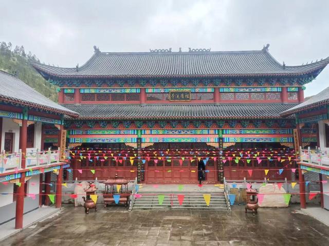 三十载祭祖路，一生苗田情