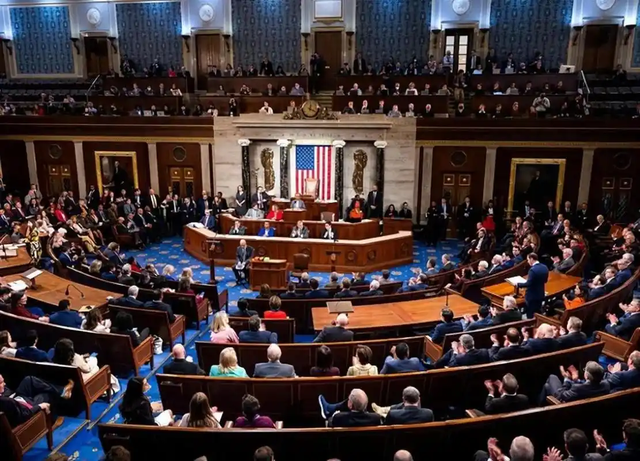 美国内斗升级，特朗普准备打大仗，牺牲数百万美国人也在所不惜？