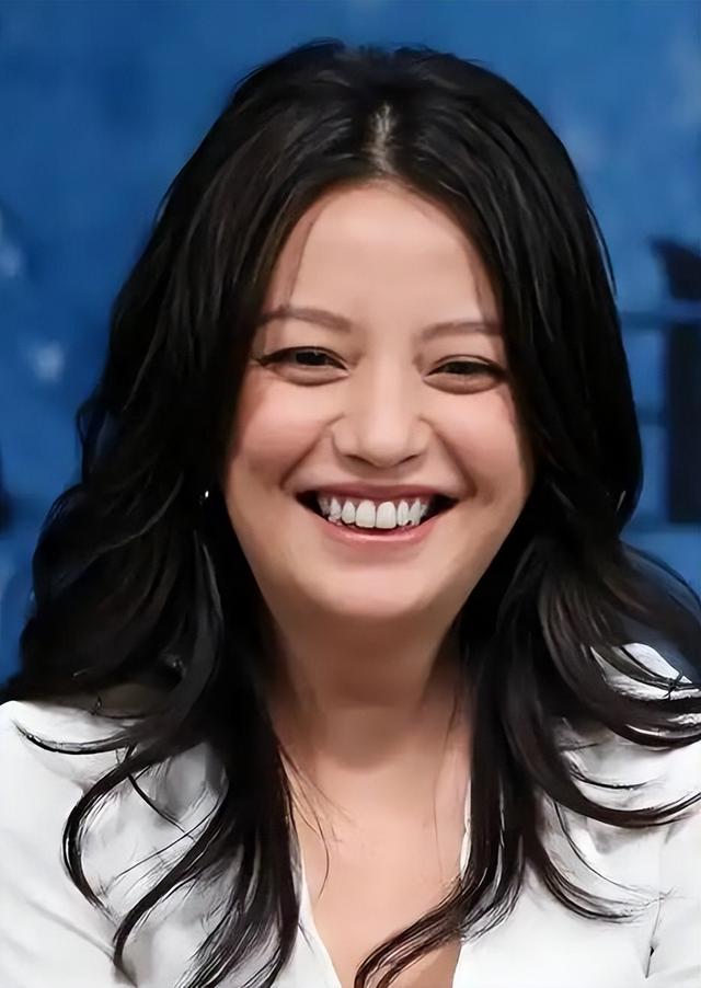 1590万资产被冻结！劣迹艺人赵薇走投无路，将15岁女儿当救命稻草