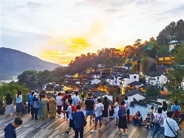 游客不买账了？国庆假期旅游形势大变，各大景点纷纷投入改革