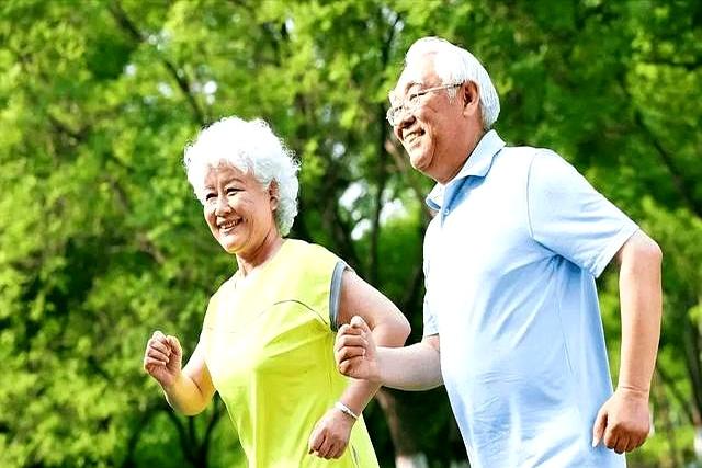 上年龄不能慢跑？医生多次提醒：64岁以后，牢记慢跑“5不要”