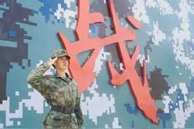 湖南省衡阳市雁峰区00后女教师肖妍，带编入伍，从人民教师到人民子弟兵！图片