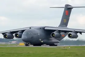 运20莫斯科上演阿富汗式降落，着地后多次弹跳，实战动作震惊全场图片