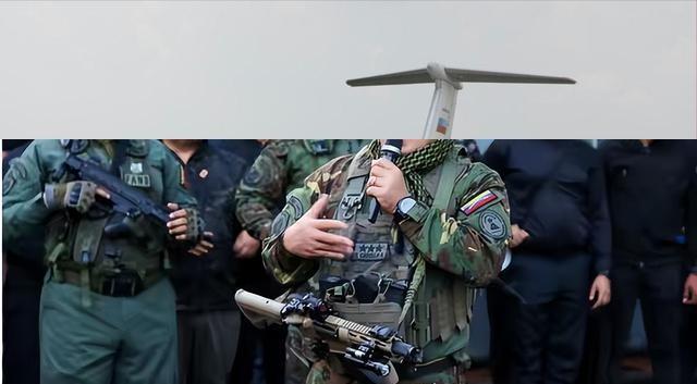 美航母压境委国海岸，普京紧急下令空投军援，拉美成大国角力战场