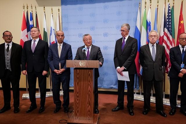 谈妥了！中乌代表在北京握手，泽连斯基示好，拔掉了中方1根毒刺