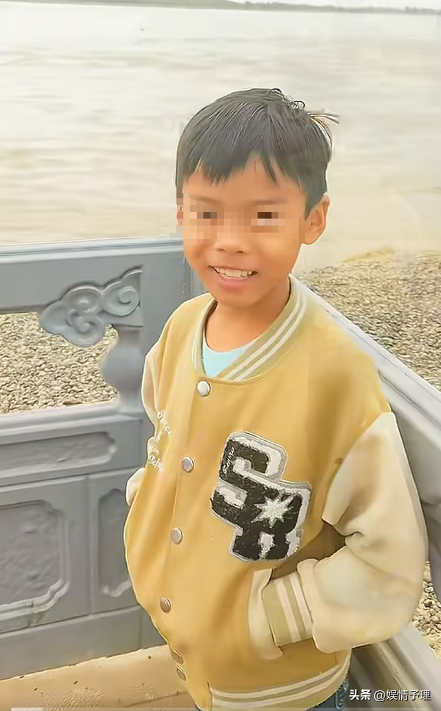 亲爹把儿子扔新疆国道上，妈妈烈日徒步1.5公里寻找，后续很寒心