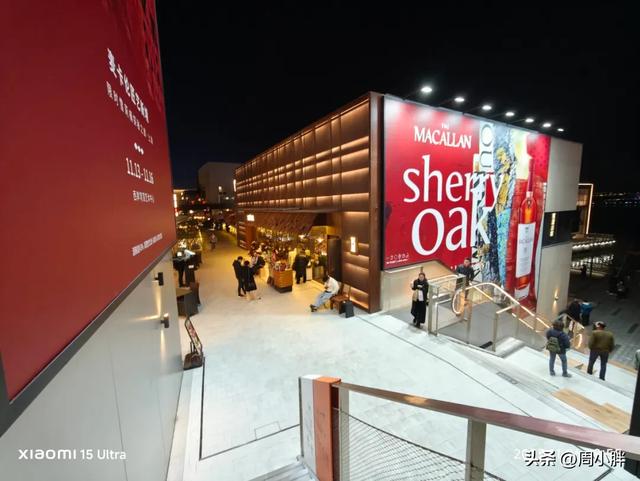 上海GateM西岸梦中心，为开封滨湖商业提供了湖畔松弛感的参考