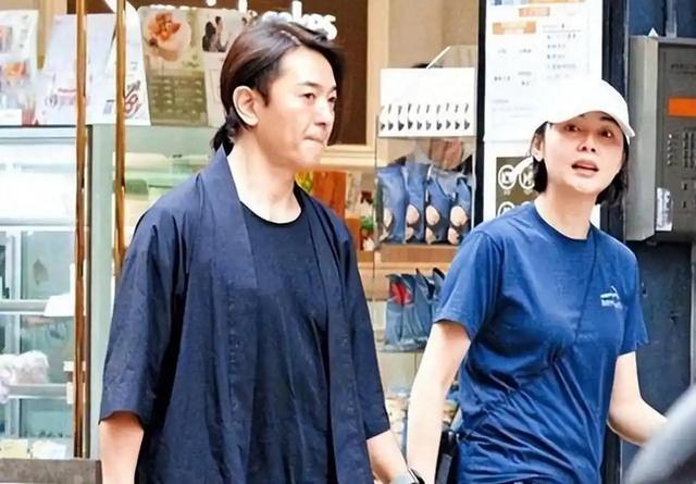 21岁拍三级，30岁被出轨，38岁嫁大佬，如今52岁没孩子也被宠成宝
