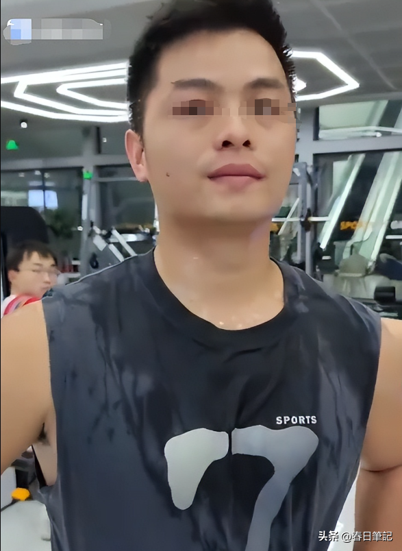 妻子出轨男健身教练：正脸被扒，抓奸画面炸裂，难怪丈夫鱼死网破