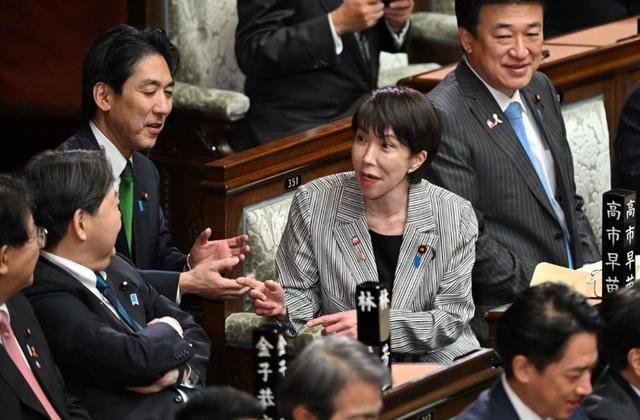 高市早苗后悔也晚了，一个噩耗传来，055万吨舰带队开进日本海？