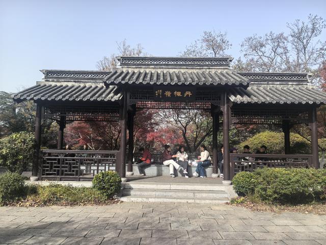 南京栖霞山一日徒步，游千年古刹，看漫山红叶