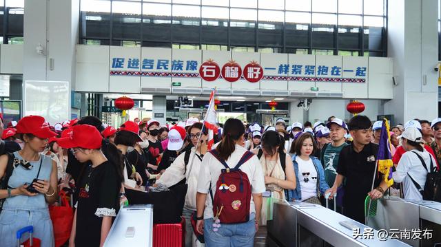 跨境避暑新体验！越南游客乘动车从红河河口畅游云南