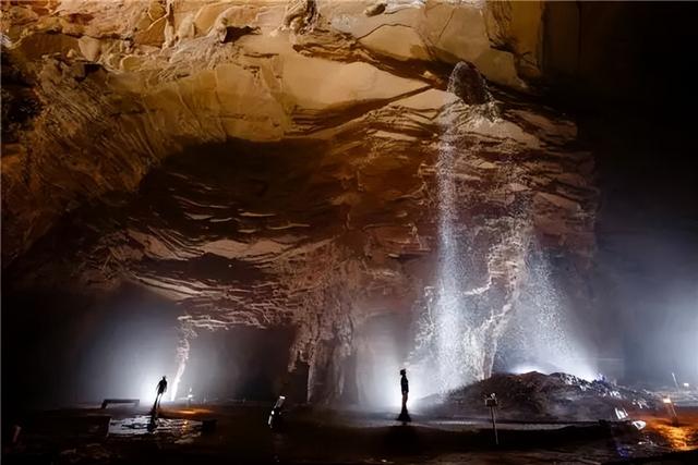 腾龙洞图景记略或题跋（组诗节选）