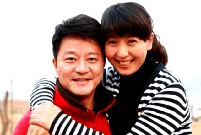 钱再多有什么用？53岁千万身家的闫学晶，每天为32岁儿子操碎了心