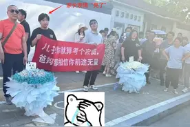 弟弟给高考姐姐拉横幅，内容尴尬又“丢人”，考生看后却难掩羡慕图片