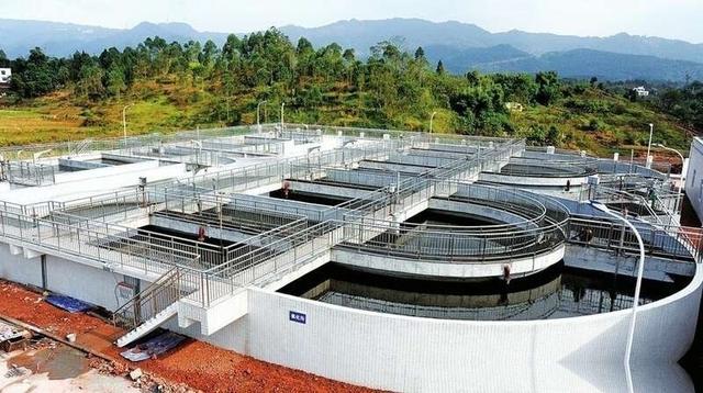 港媒：中国高铁已被“粪便淹没”！再不处理后果严重，是真的吗？