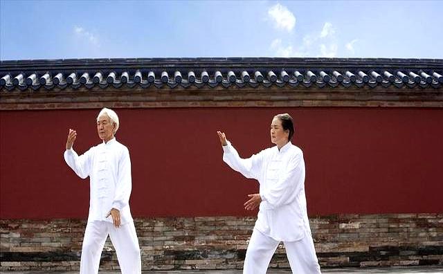 医生推荐：老人较好的运动方式，打太极排第三	，第一很多人忽视了