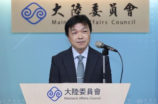洪秀柱已抵京，在落地的那一刻，做出郑重表态，台陆委会发出威胁，国民党还有大动作