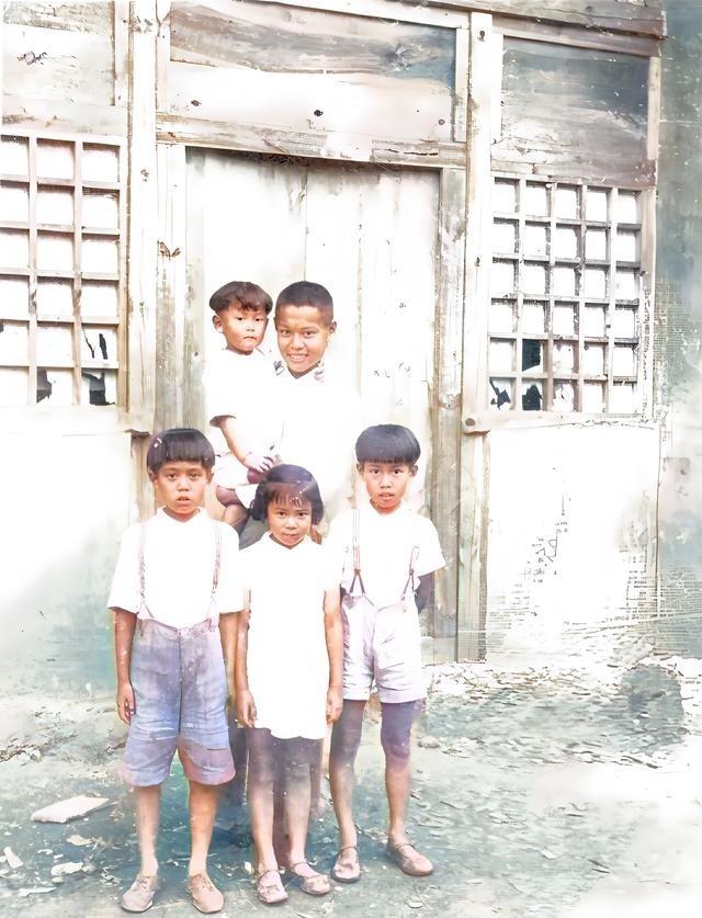 他高知高帅，对无才无貌的小脚妻子情有独钟，儿子杨振宁道出真相