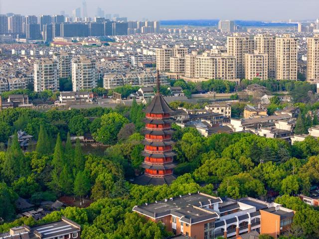 在这座太湖畔的浙北小城，我能不重样的吃上一整天
