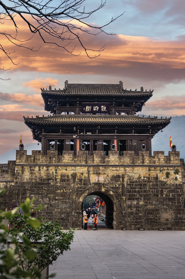 蜀道三国游进度条已加载：■■■■■□98%