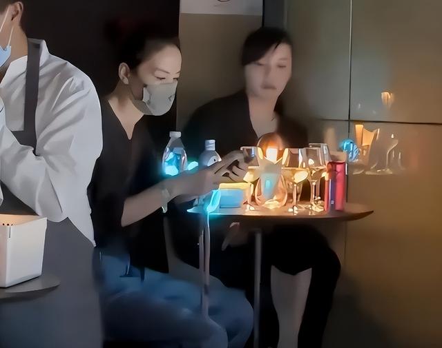 官方发文，高调官宣56岁王菲喜讯，让谢霆锋和整个娱乐圈沉默了