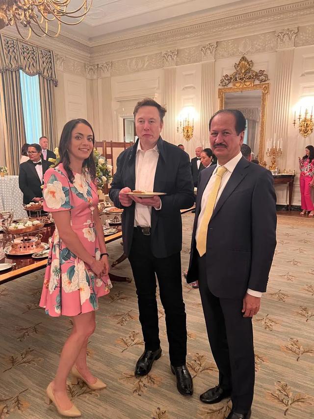 马斯克与特朗普决裂后，Zilis为何突然低调，Lil X又去哪儿了？