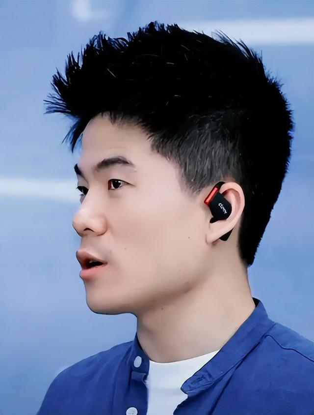 俞敏洪没想到，董宇辉受邀九三阅兵半月多，再因一个举动口碑暴涨