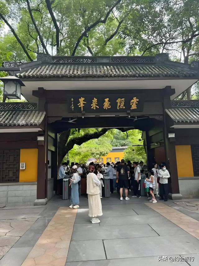 烧一炷香能买个包？灵隐寺75元门票背后的千亿“生意经”