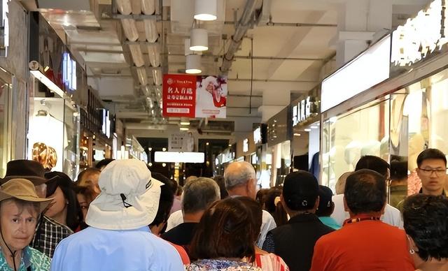 大量日本游客涌入上海，打着旅游幌子不去游玩不吃美食，为啥来？