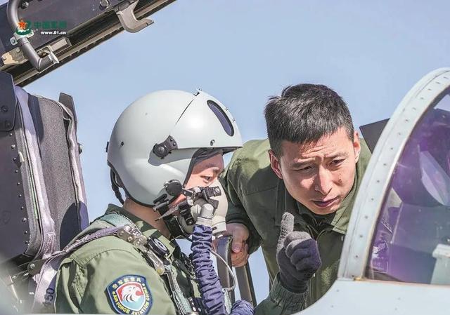 中国大批飞行员被迫下岗？中国六代战机出现大问题：太过先进！