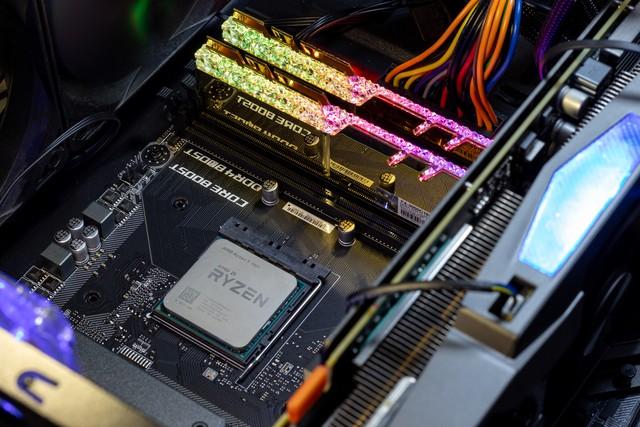 重庆网站建设：域名+服务器选择技巧，让你的官网稳如老狗！