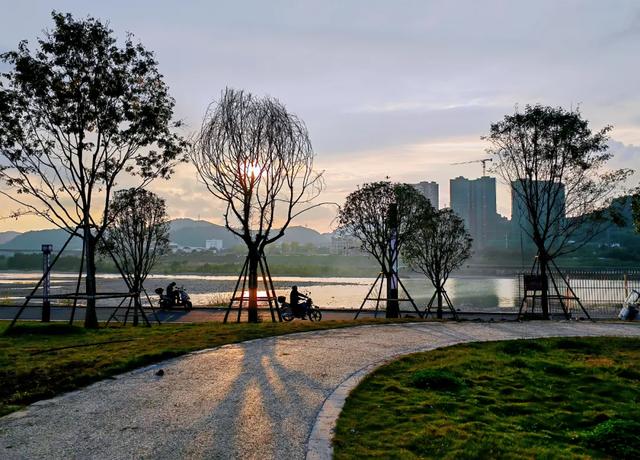 带娃圣地+1，射洪这个新广场好安逸！