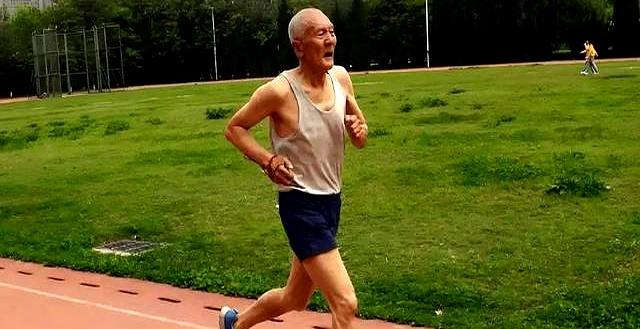 5公里慢跑越老越要练！练的不是耐力，是老了能自理的底气
