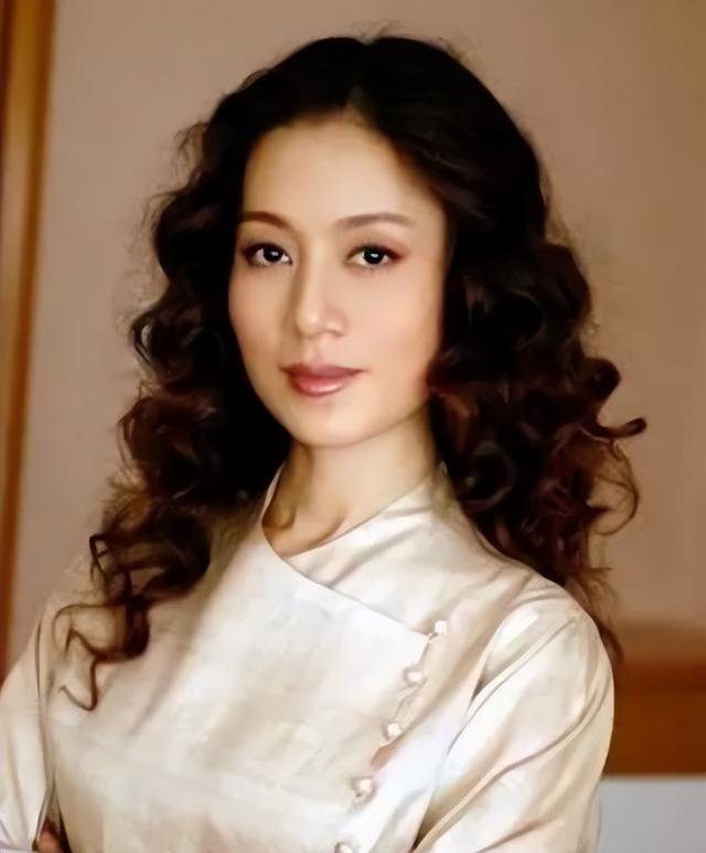 面相变了，老少恋的“残酷”，在63岁的马兰身上体现的淋漓尽致