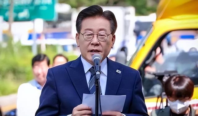 特朗普惊奇发现一个世纪漏洞，只要不招惹中国，就没一个能打的！