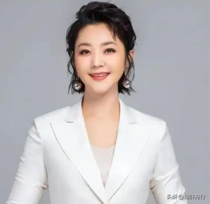 私生活混乱遭央视开除？被传与小尼结婚的她，现状如何？